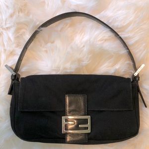 Fendi Baguette, authentic w serial number, excellent condition! 1990s vintage